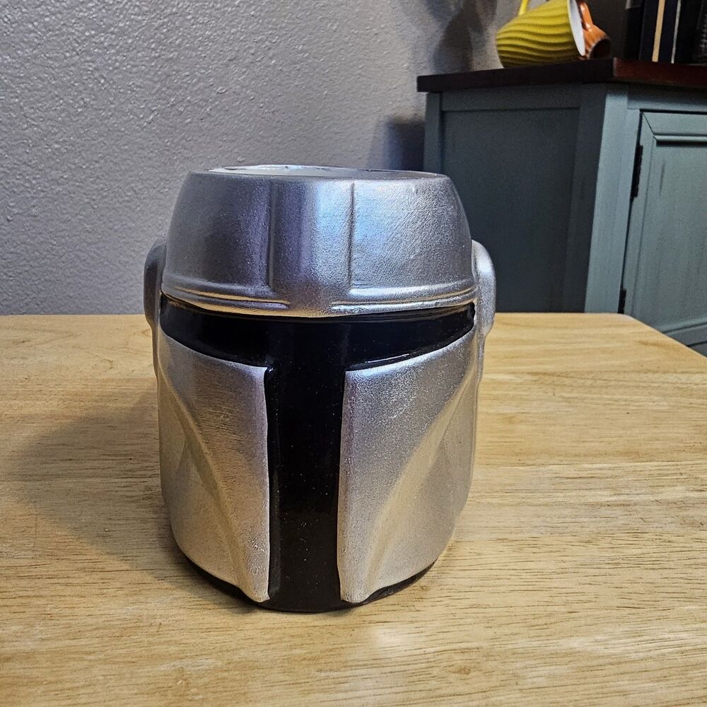 Star Wars Mandalorian Helmet 3D Sculpted 14.5 oz Ceramic Mug Zak Designs